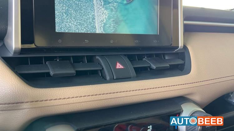 تويوتا راف فور 2025