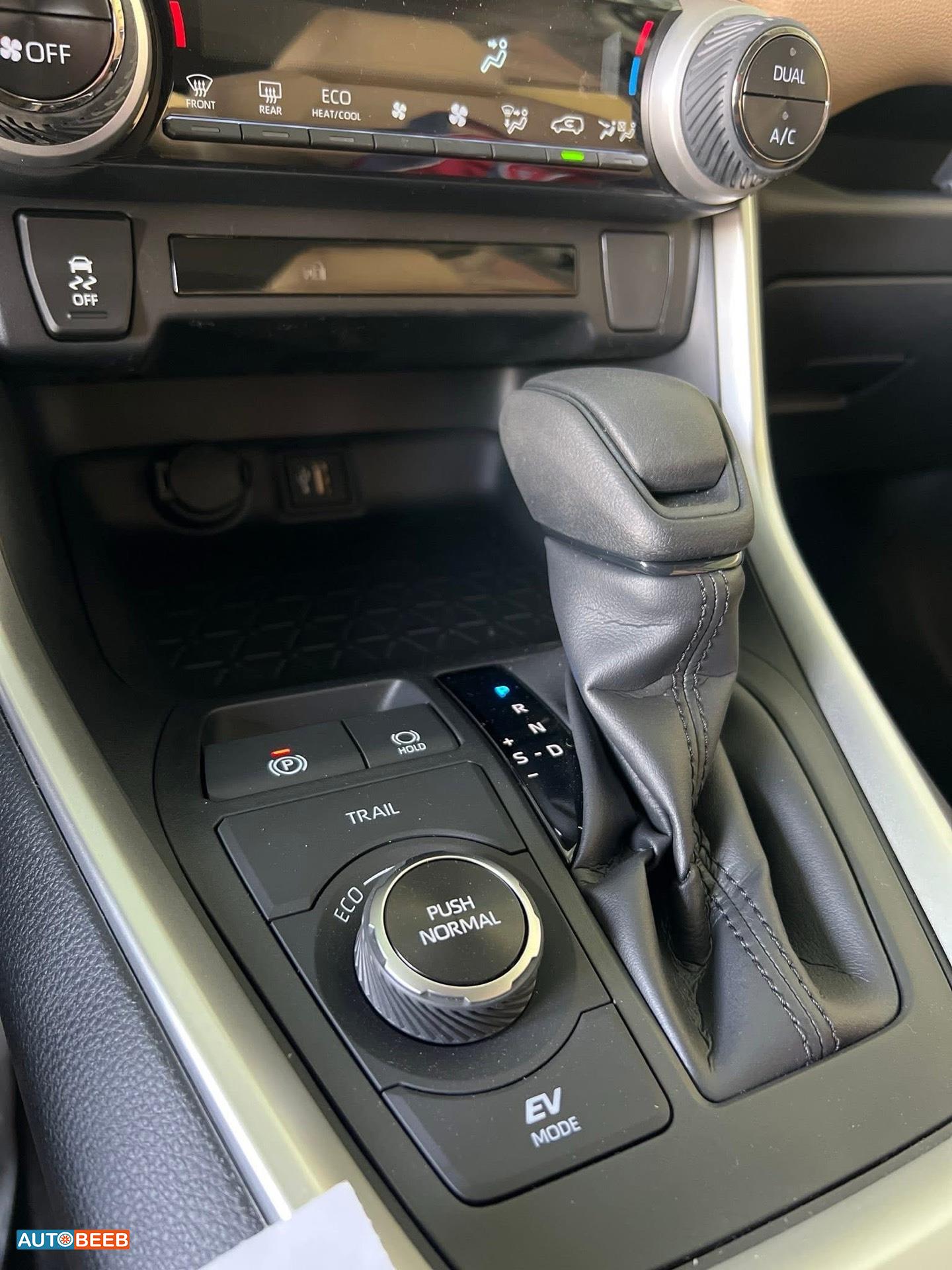 تويوتا راف فور 2025