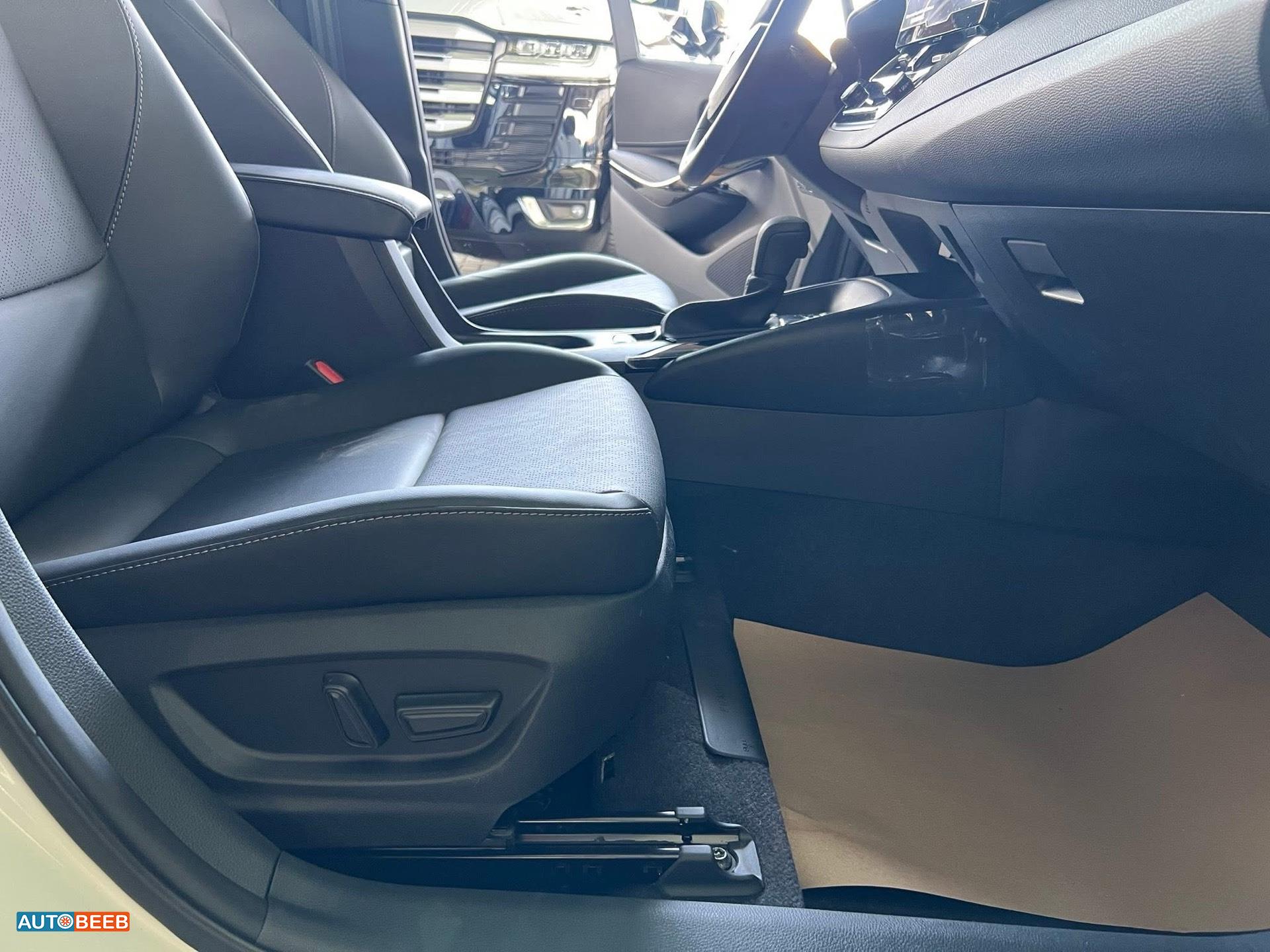 تويوتا كورولا 2025