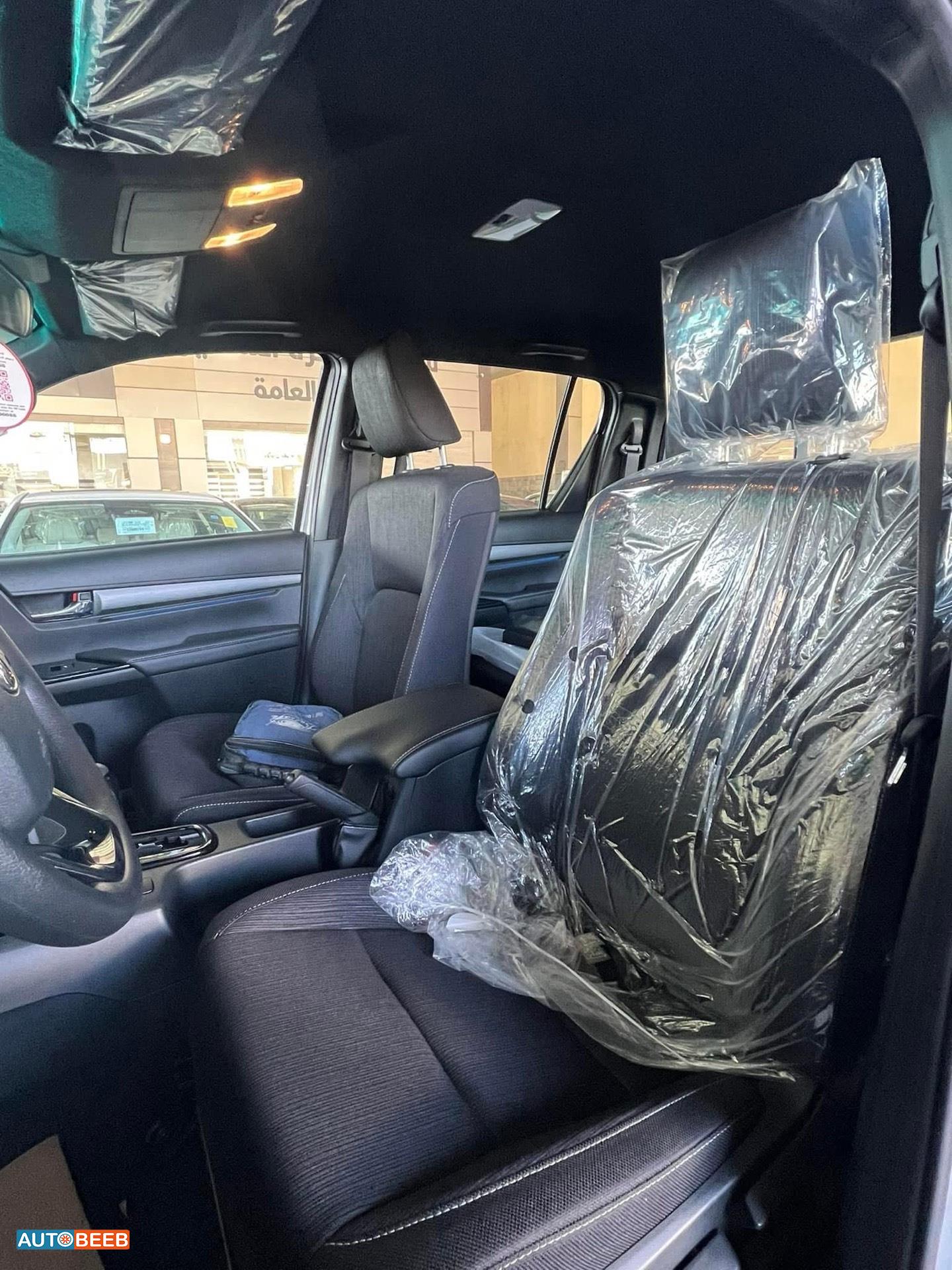 تويوتا هيلوكس 2024