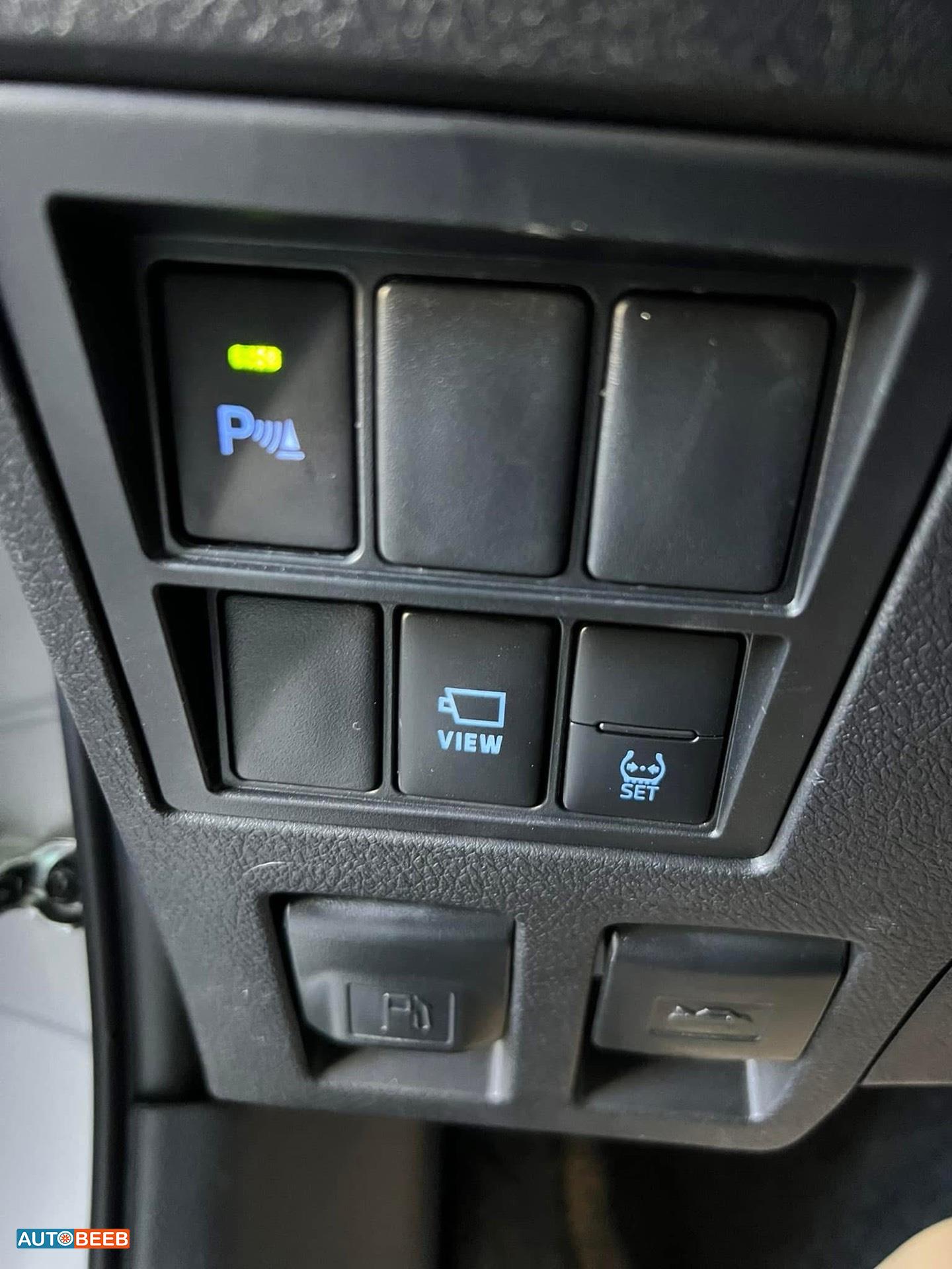 تويوتا هيلوكس 2024