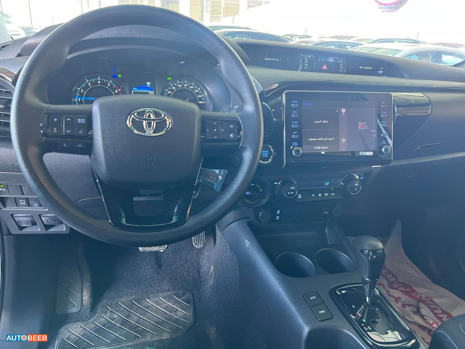 تويوتا هيلوكس 2024