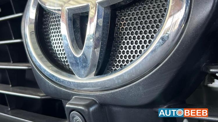 تويوتا هيلوكس 2024