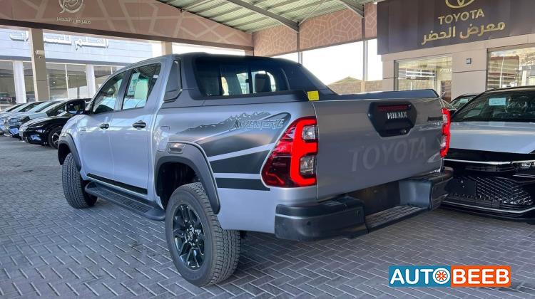 تويوتا هيلوكس 2024