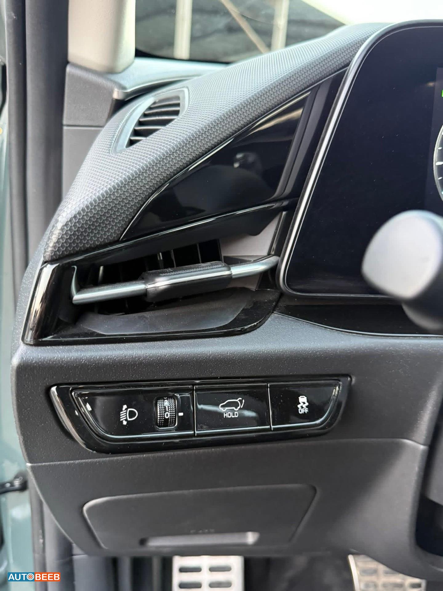 كيا نيرو 2023