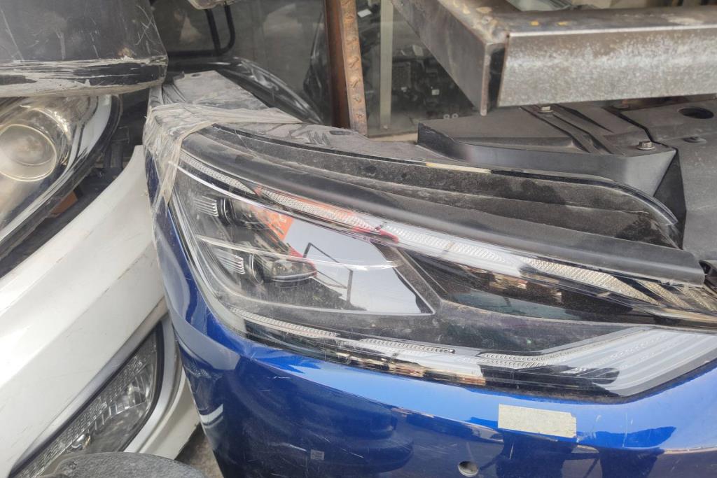 ضوء امامي يمين كيا ev6 2022 2023