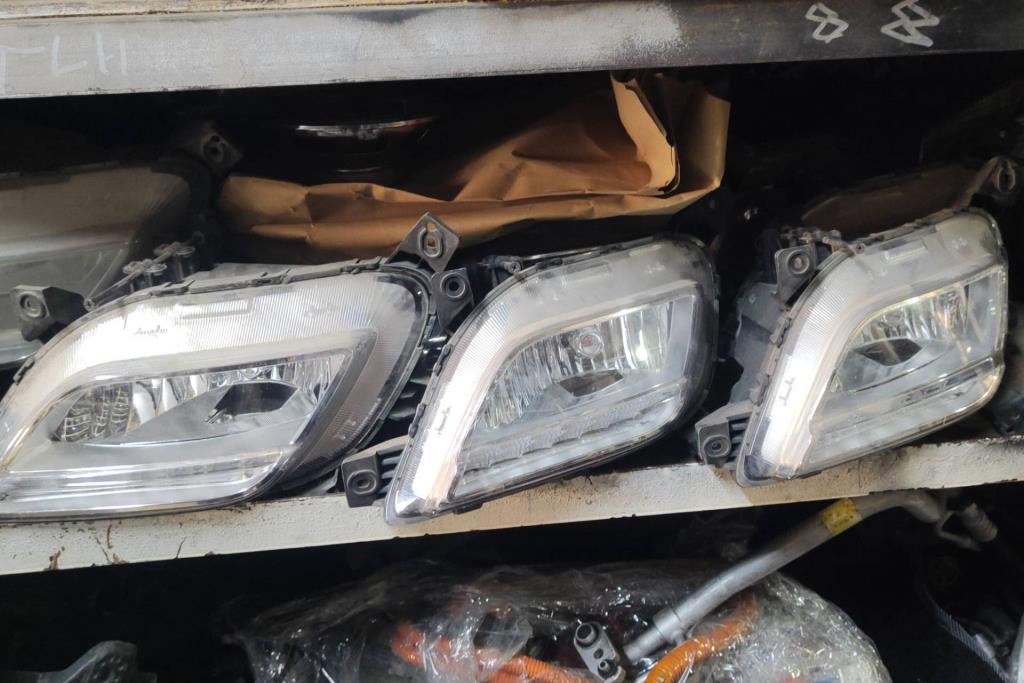 كشاف امامي يمين شمال كيا نيرو 2017 2018