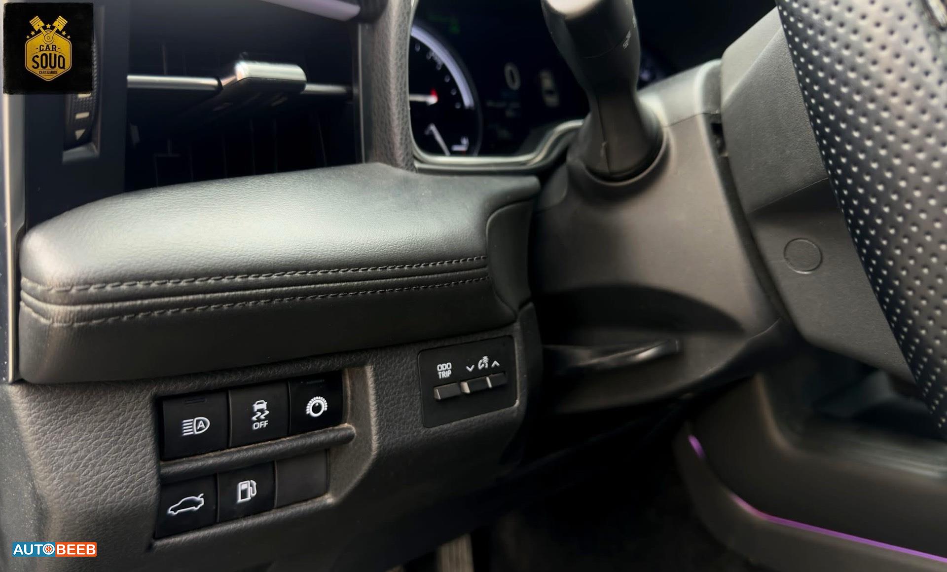 تويوتا افالون 2019