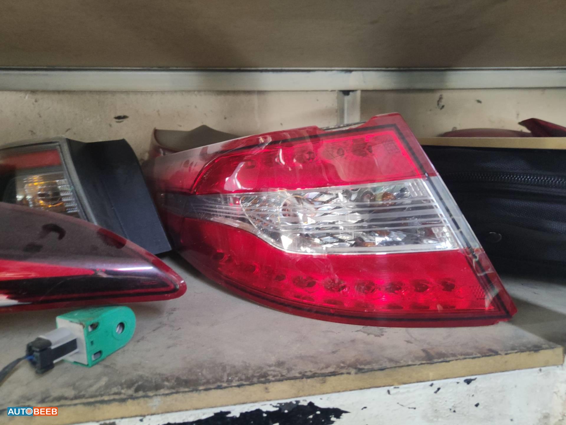 ضوء خلفي يمين شمال كيا k5 2012 2013