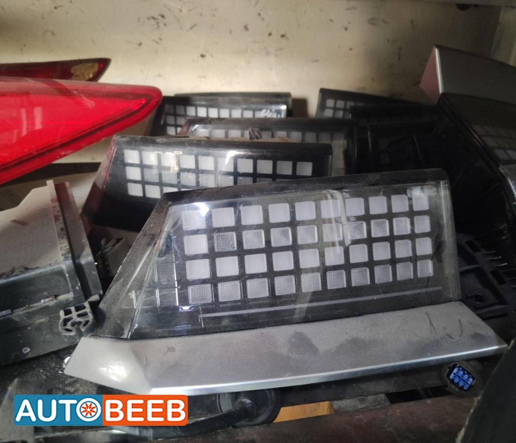 ضوء خلفي يمين شمال هيونداي ايونيك 5 2022 2023