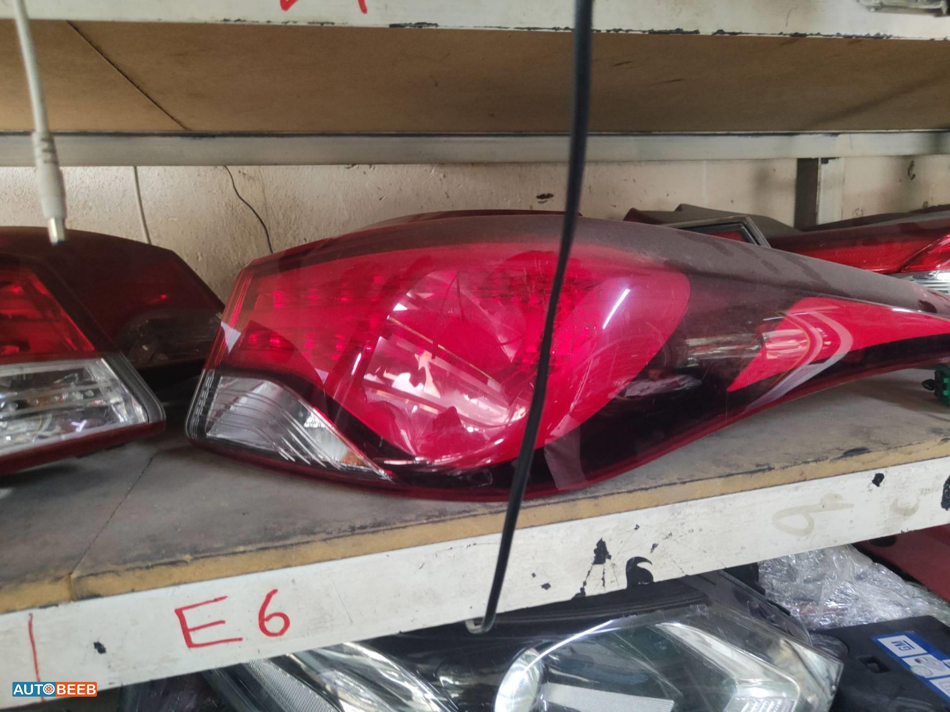 ضوء خلفي يمين شمال هيونداي افانتي md 2014 2015