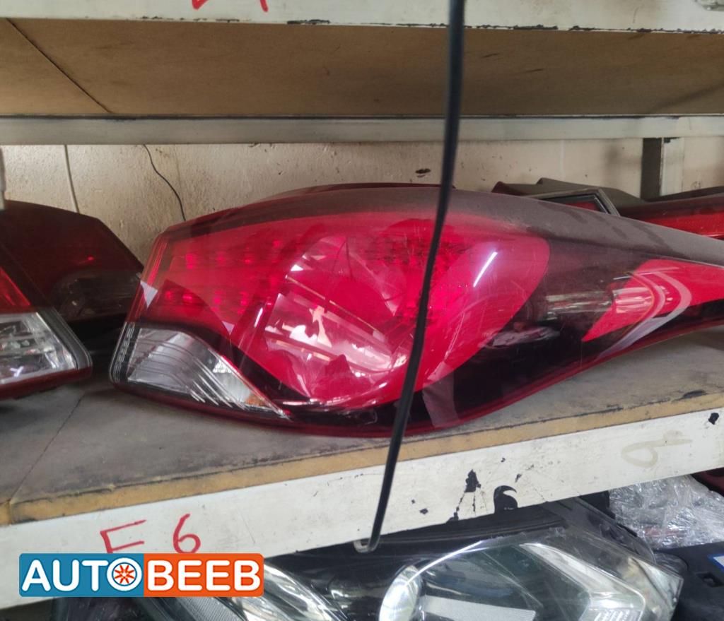 ضوء خلفي يمين شمال هيونداي افانتي md 2014 2015