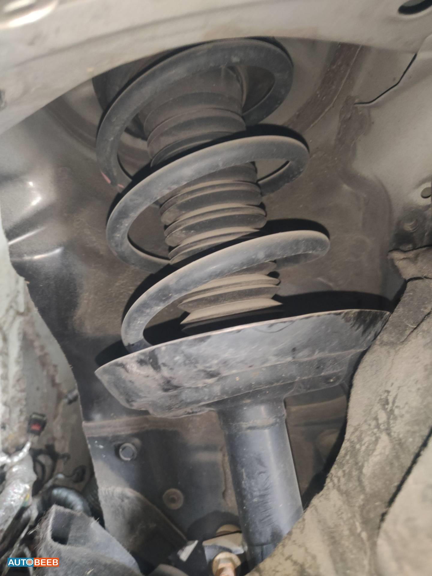 صنوبرص أمامي تويوتا هايلاندر 2022 2023