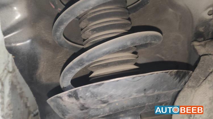 صنوبرص أمامي تويوتا هايلاندر 2022 2023