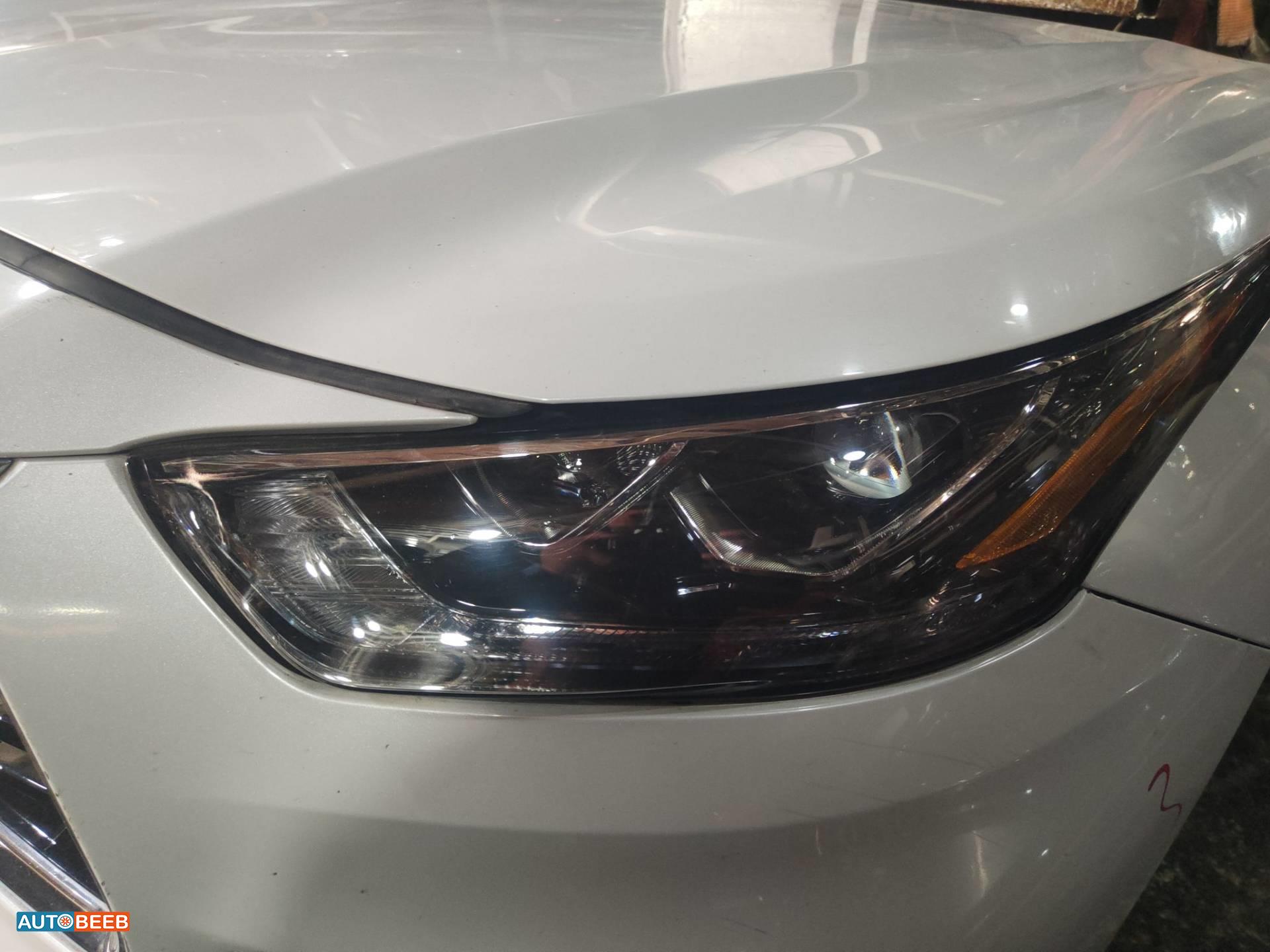 ضوء امامي شمال تويوتا هايلاندر 2022 2023