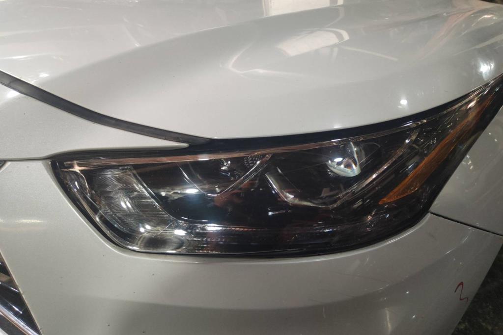 ضوء امامي شمال تويوتا هايلاندر 2022 2023