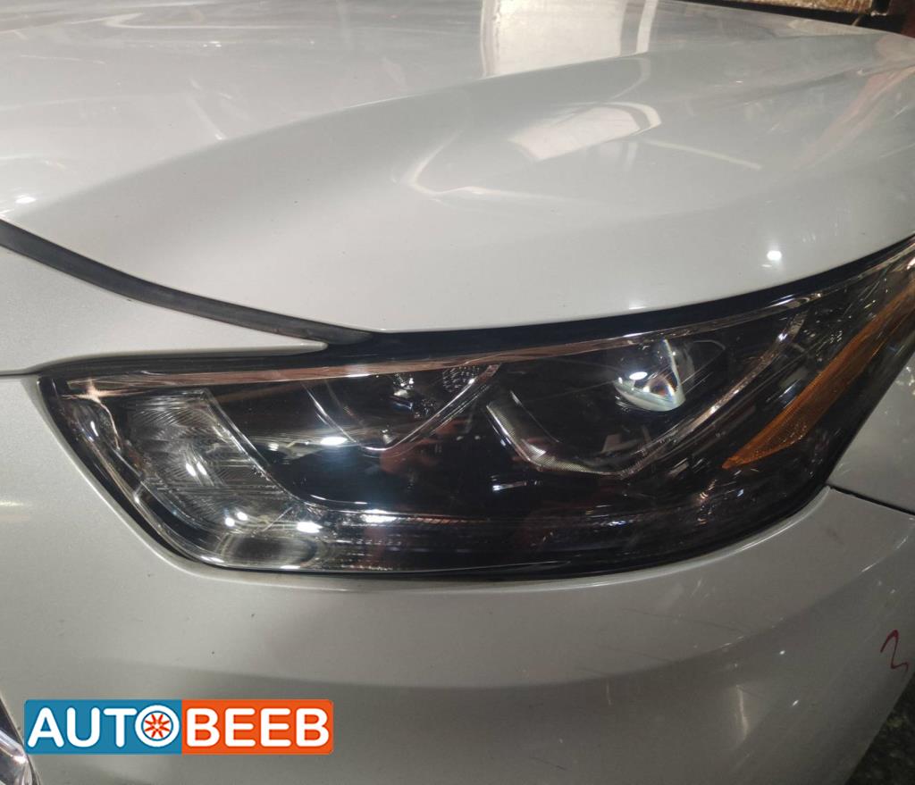 ضوء امامي شمال تويوتا هايلاندر 2022 2023