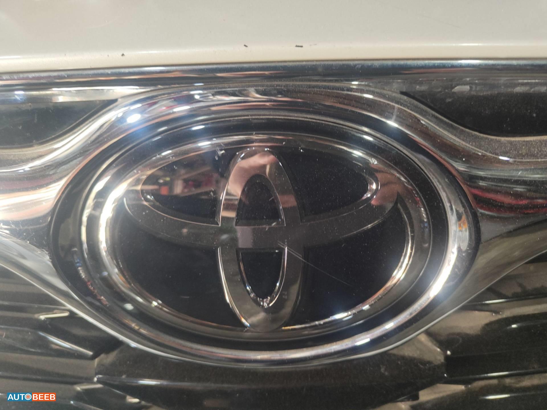 شعار طمبون امامي تويوتا هايلاندر 2022 2023