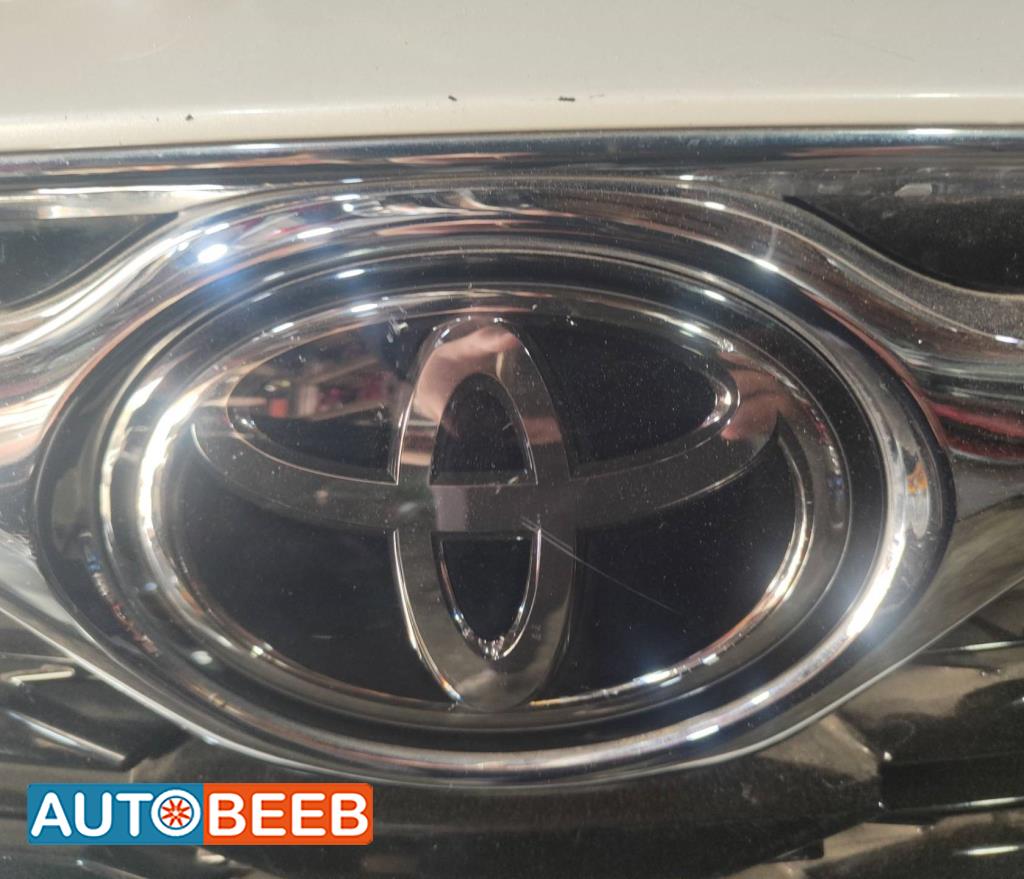 شعار طمبون امامي تويوتا هايلاندر 2022 2023