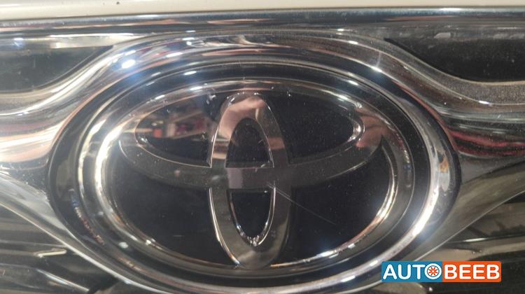 شعار طمبون امامي تويوتا هايلاندر 2022 2023