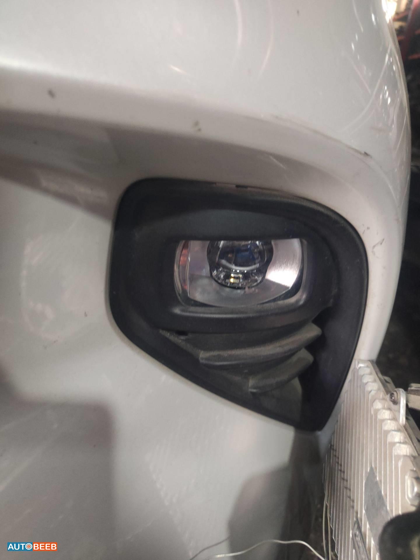 كشاف امامي شمال تويوتا هايلاندر 2022 2023