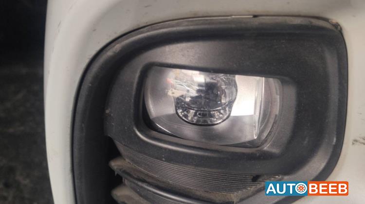 كشاف امامي يمين تويوتا هايلاندر 2022 2023