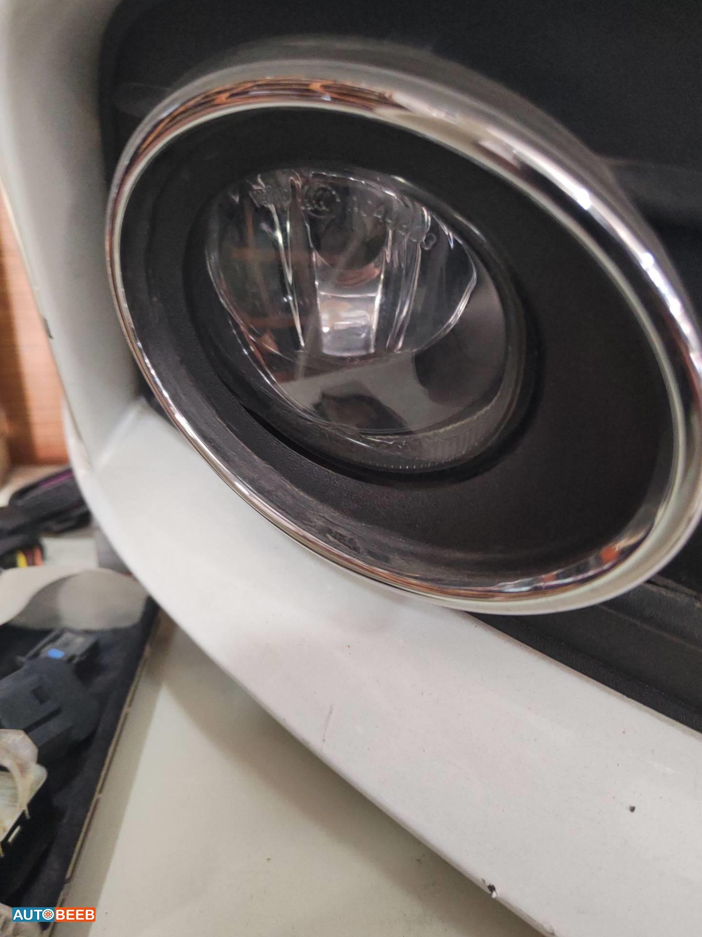 كشاف امامي يمين اودي a4 2010 2011