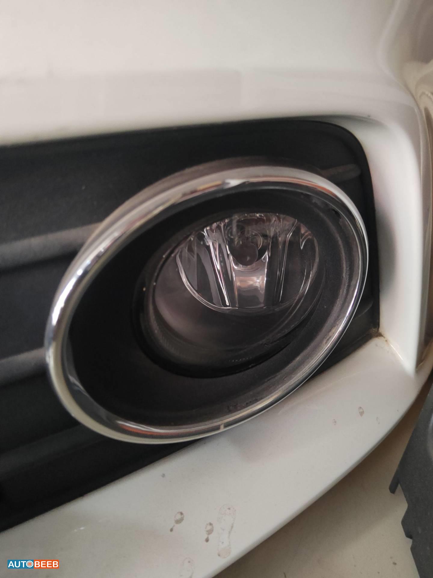 كشاف امامي شمال اودي a4 2010 2011