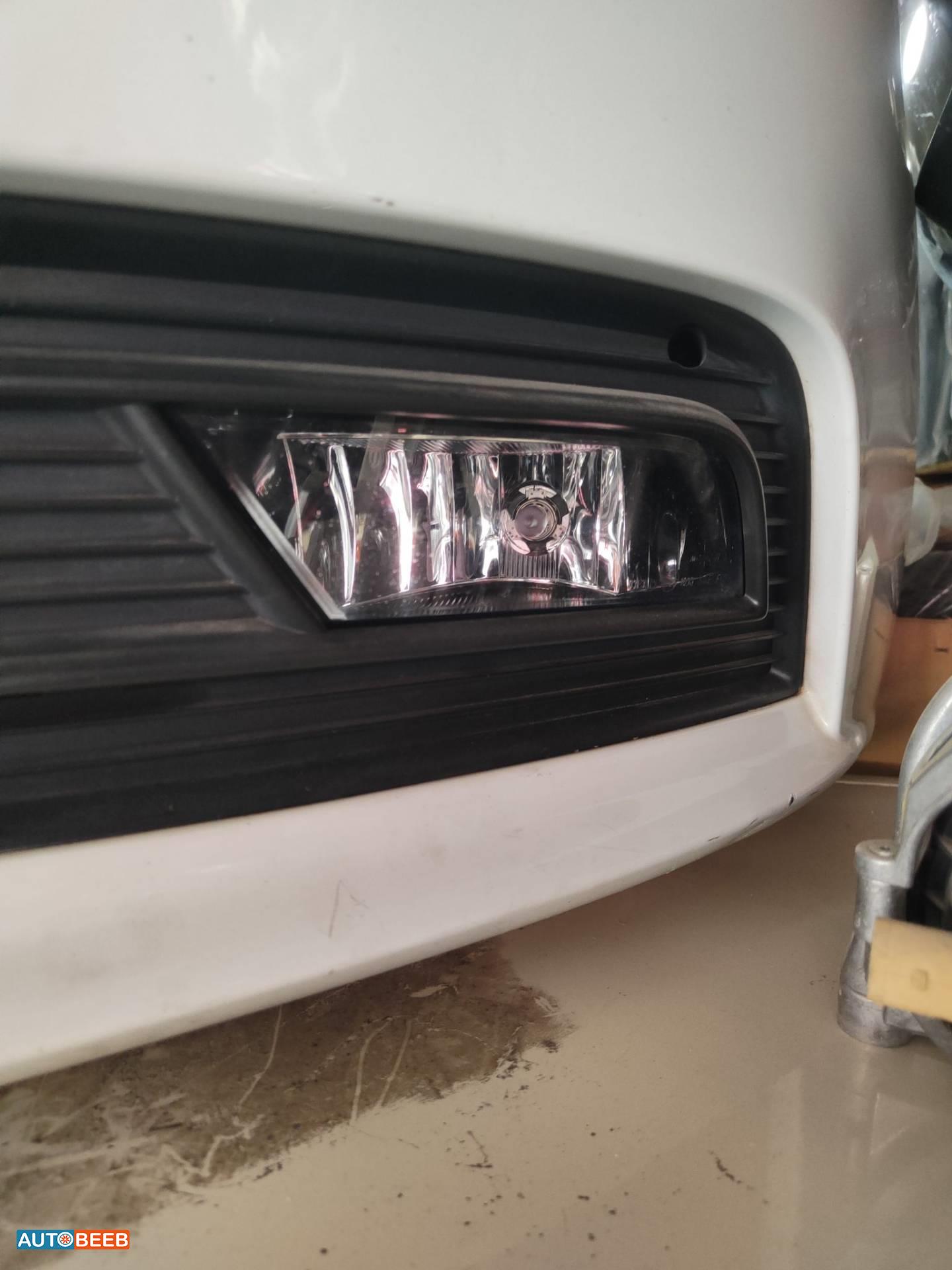 كشاف امامي شمال اودي a4 2014 2015