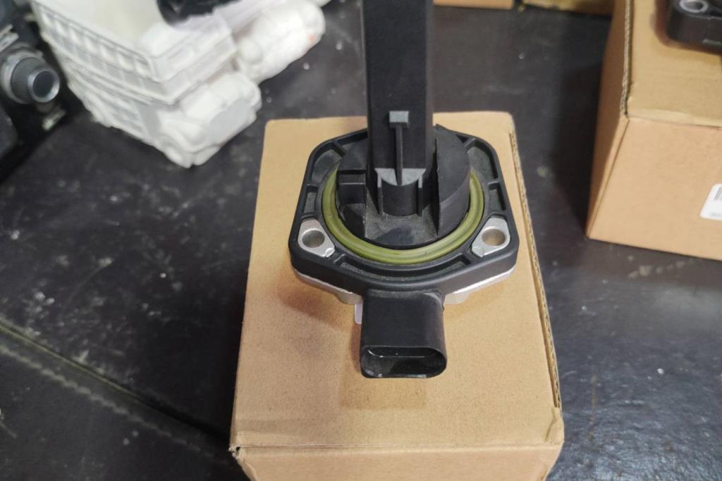 حساس زيت اودي a4 2014 2015