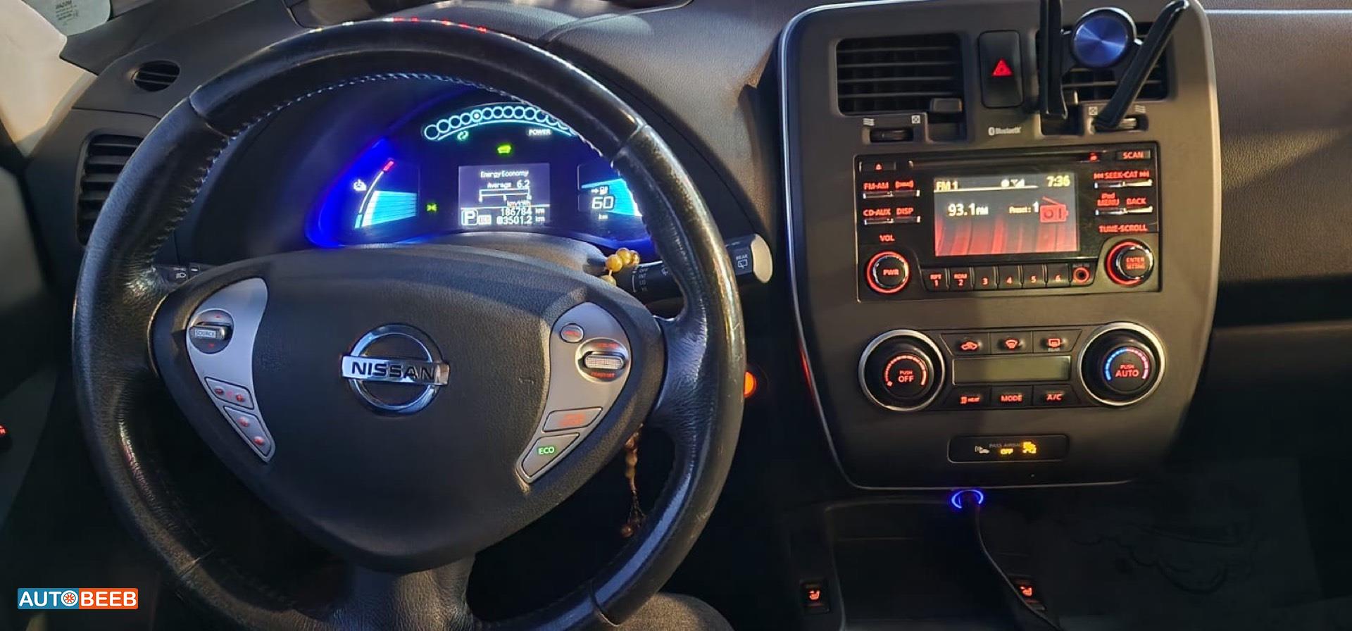 نيسان ليف 2015