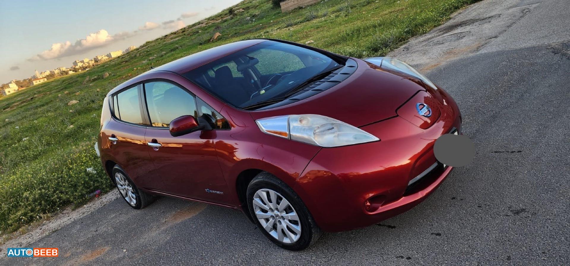 نيسان ليف 2015