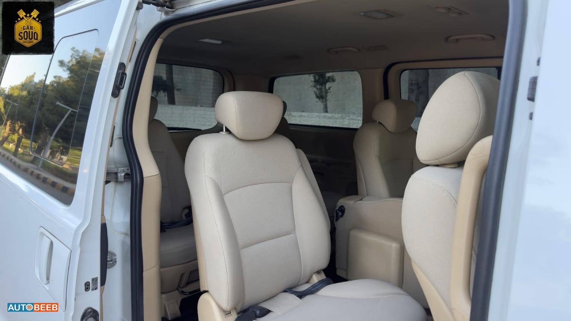 Minibus Hyundai 2019