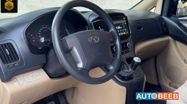 Minibus Hyundai 2019
