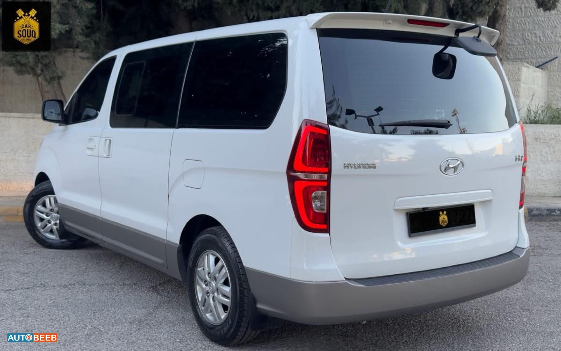 Minibus Hyundai 2019