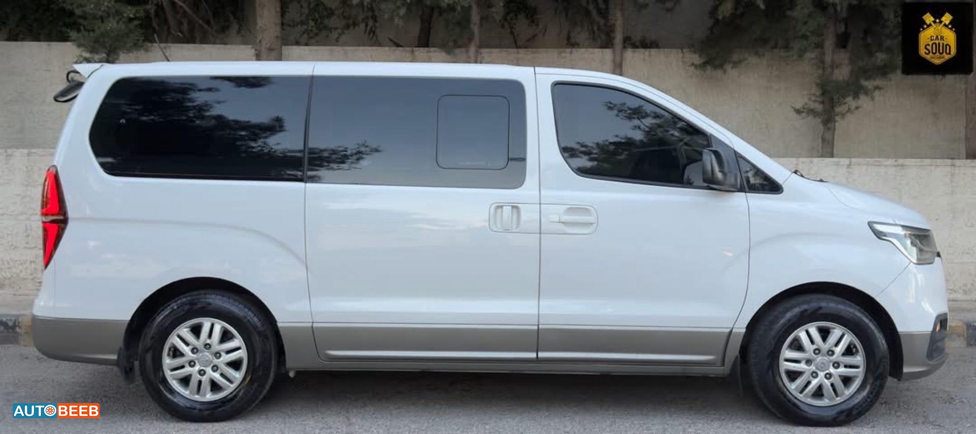 Minibus Hyundai 2019