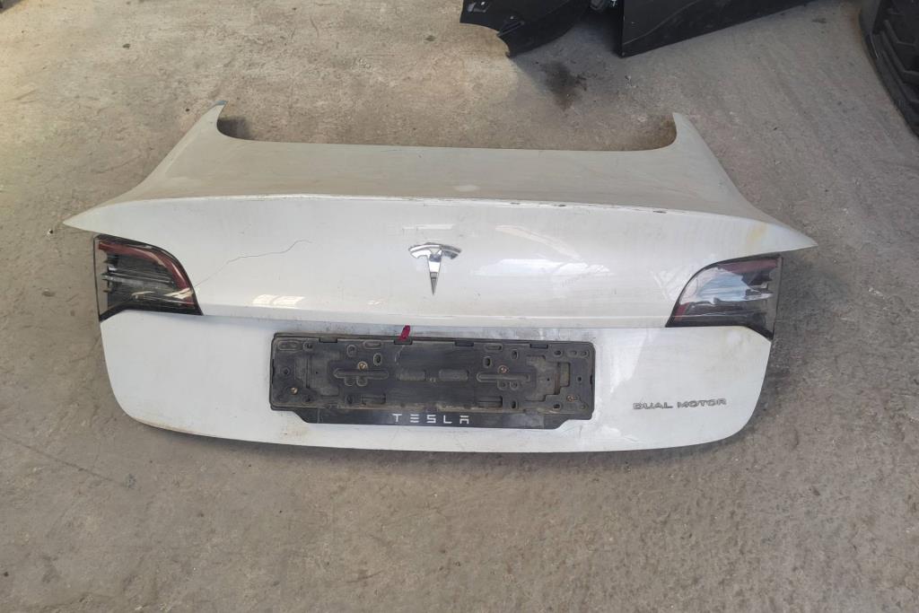 Body  Trunk Tesla 3