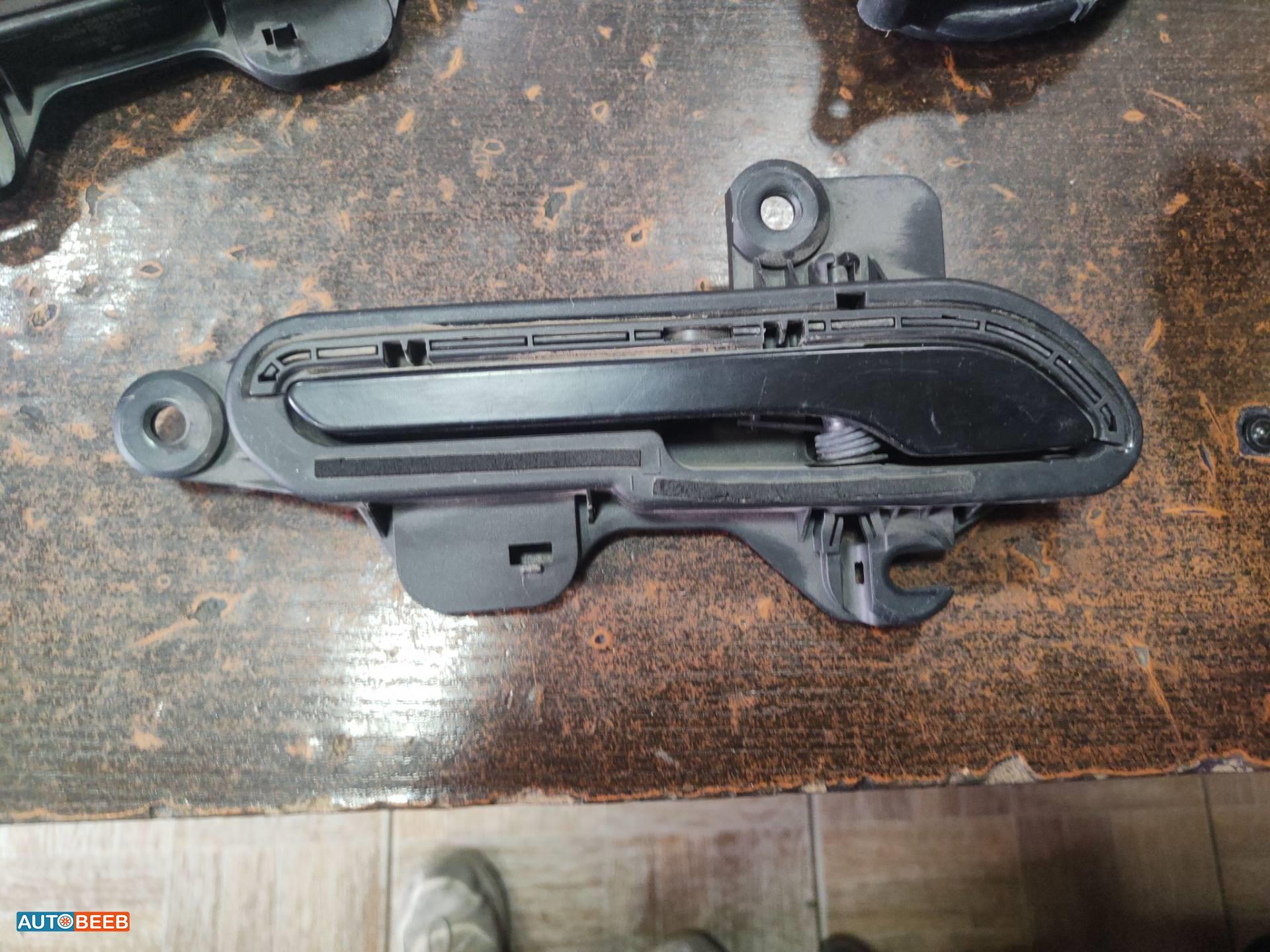 Body  Door Handle  Tesla Y