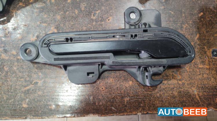 Body  Door Handle  Tesla Y