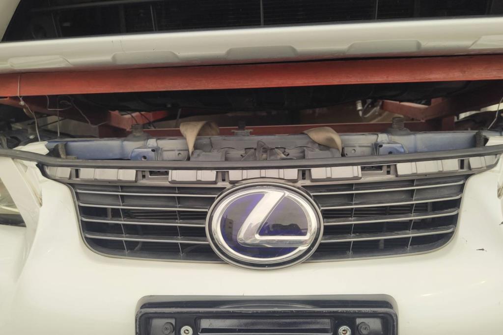 Body  Grilles Lexus CT200