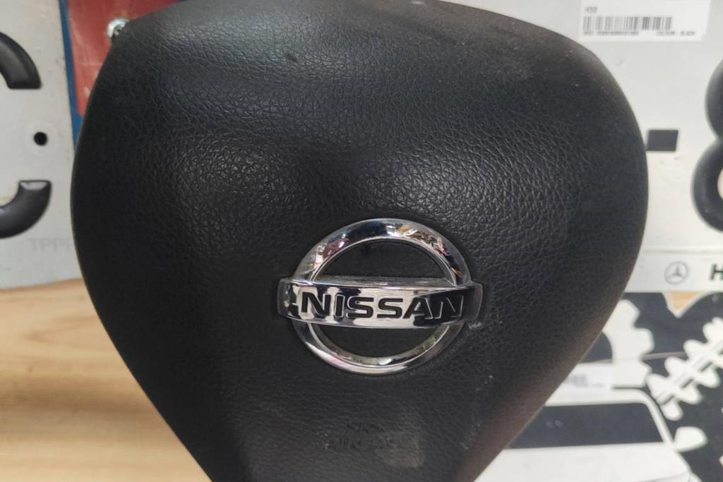Cabin  Steering Wheel Nissan Navara
