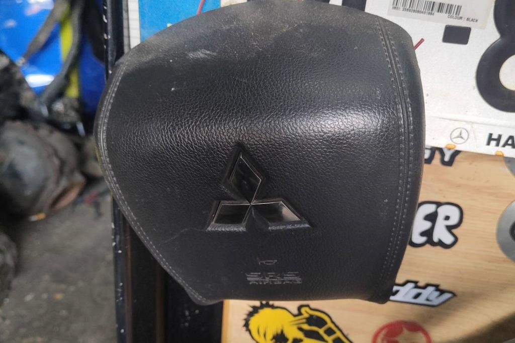 Cabin  Steering Wheel Mitsubishi L200