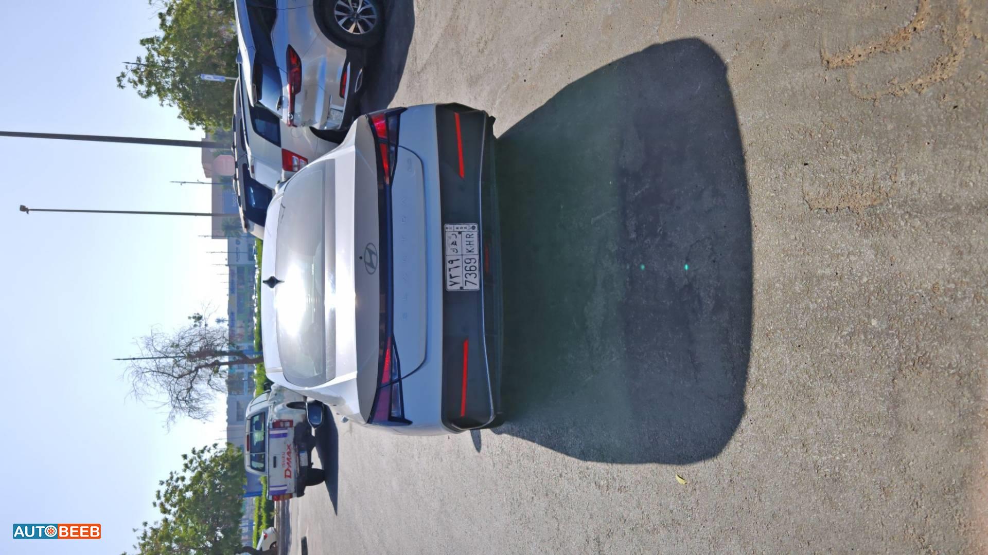 Hyundai Elantra 2025