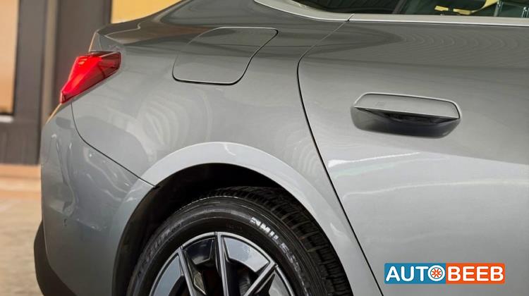 BMW i4 2025