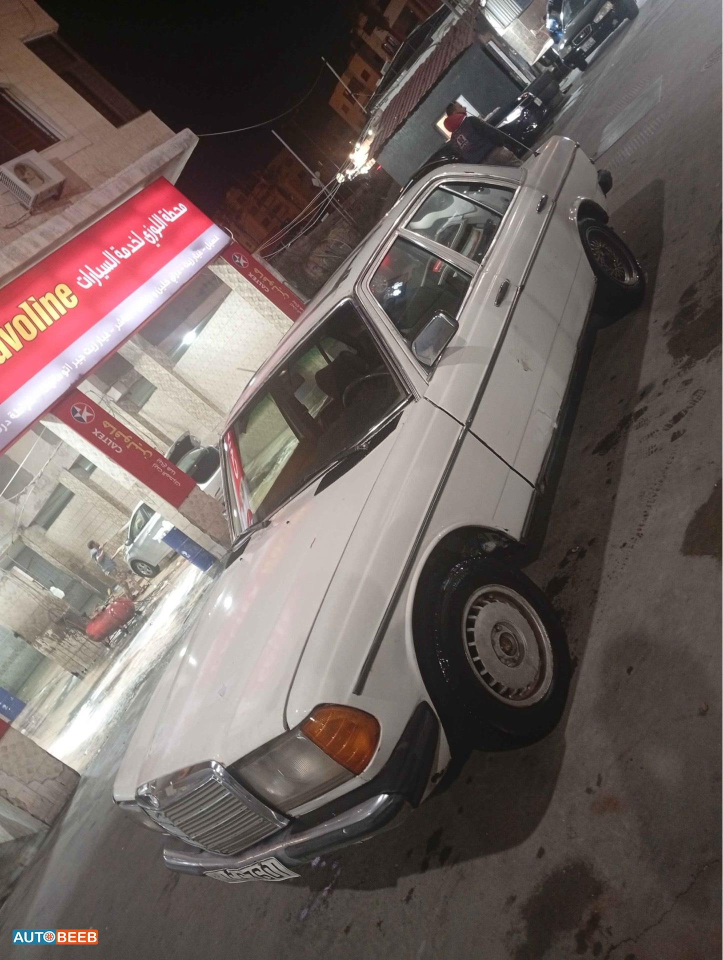 مرسيدس بنز E200 1978