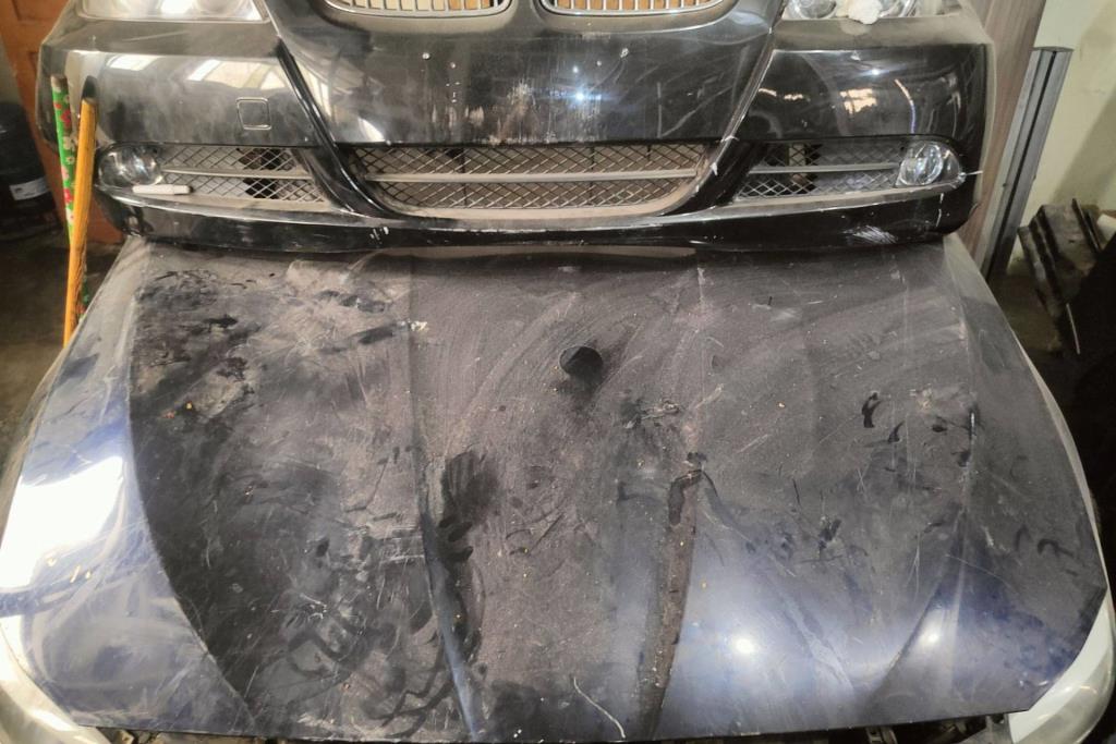 Body  Hood BMW 530