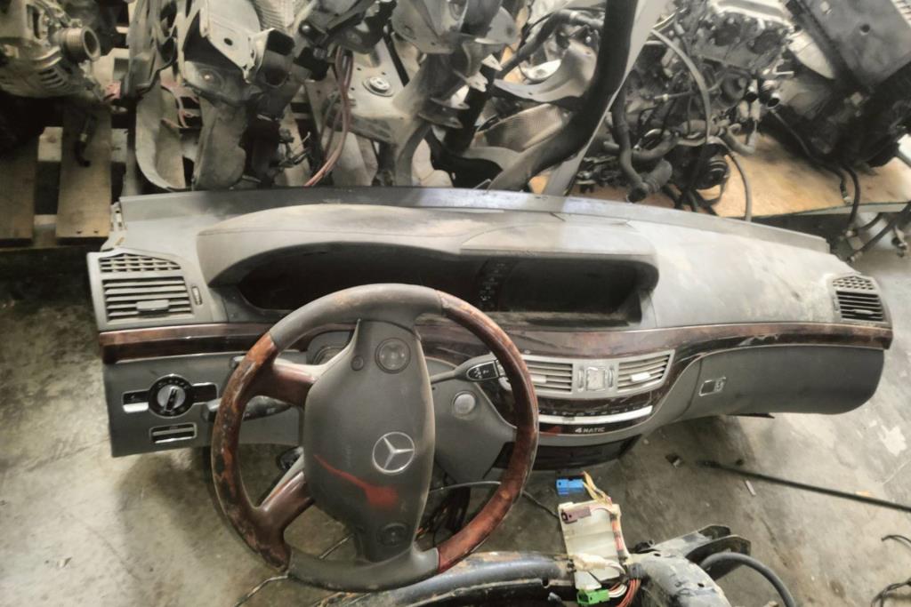 Cabin  Dashboard Mercedes Benz S500