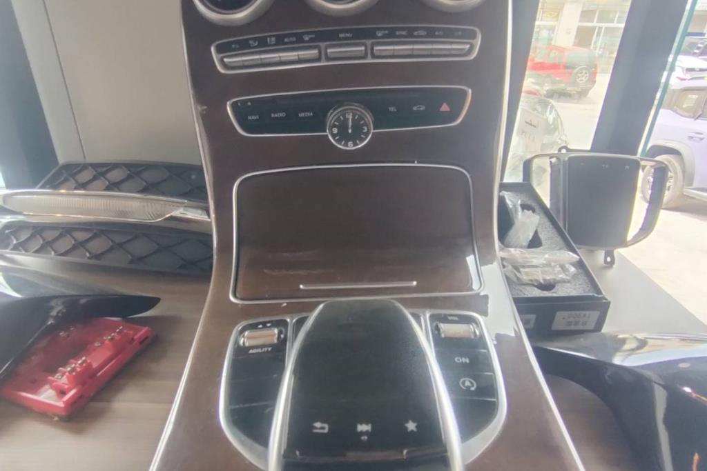 Cabin  Dashboard Mercedes Benz C200