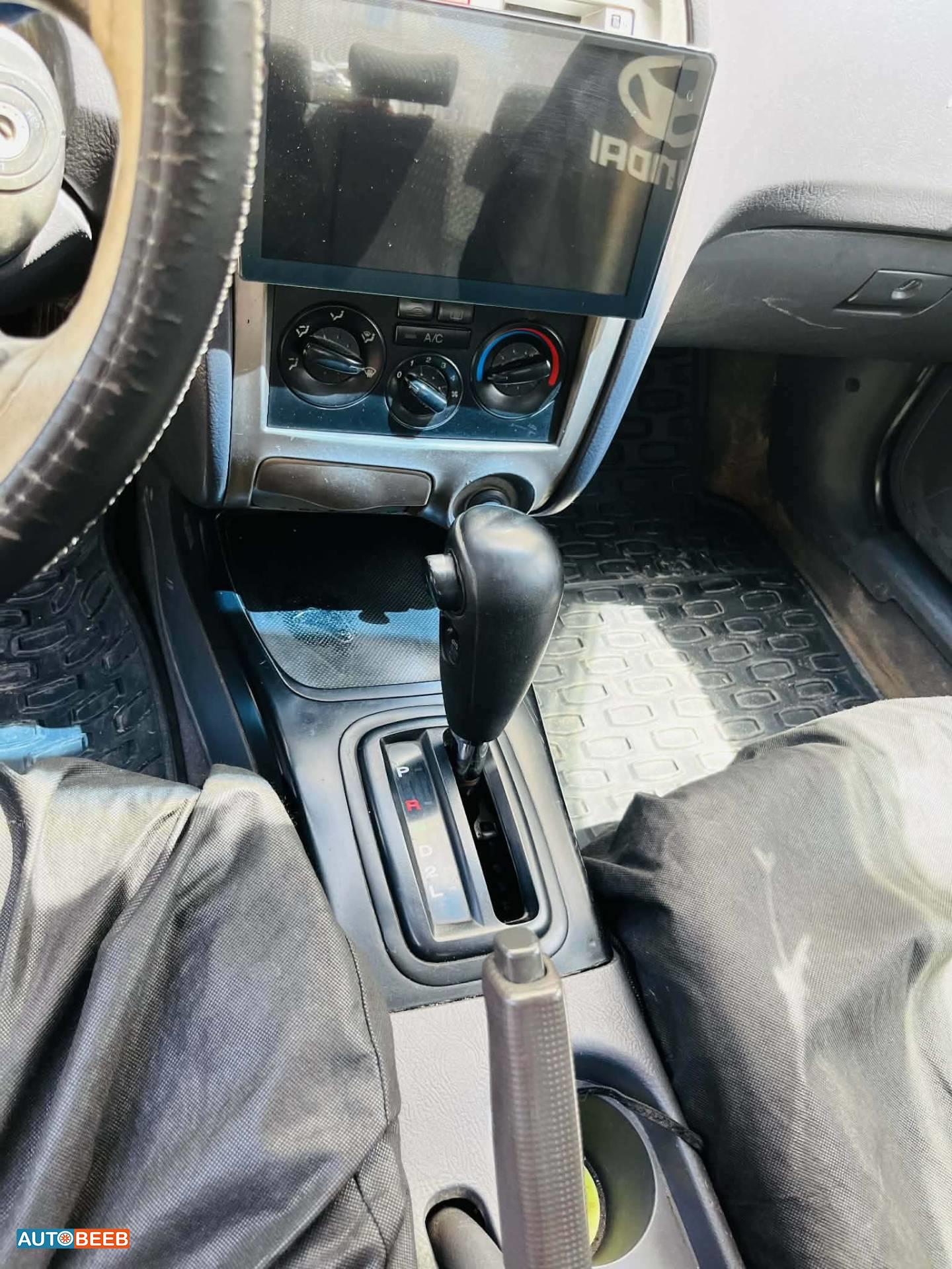 Hyundai Elantra 2003