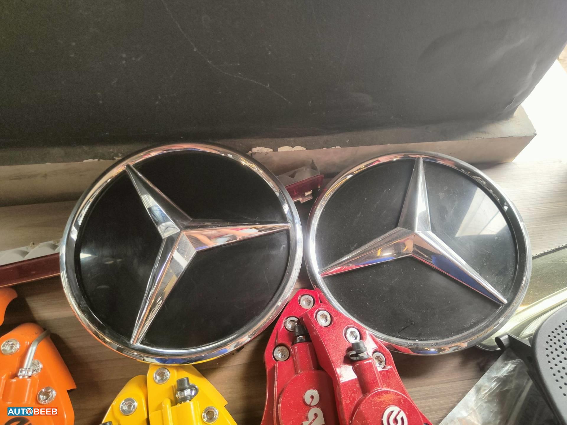 Body  Emblems Mercedes Benz 